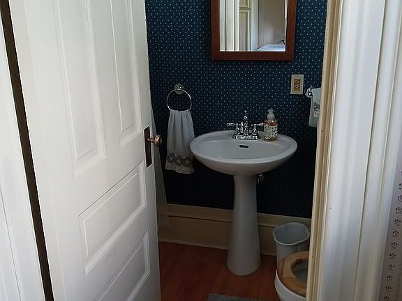 Main Fl. Full bath 
