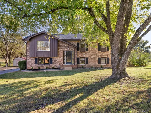 111 Connie Dr, Hendersonville, TN 37075