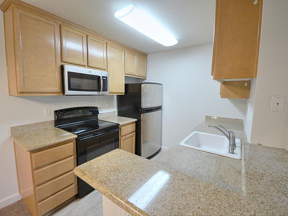 4th image of 2756 Somerset Park Cir