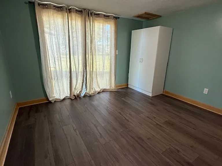 1214 W Rogers St — Photo 12