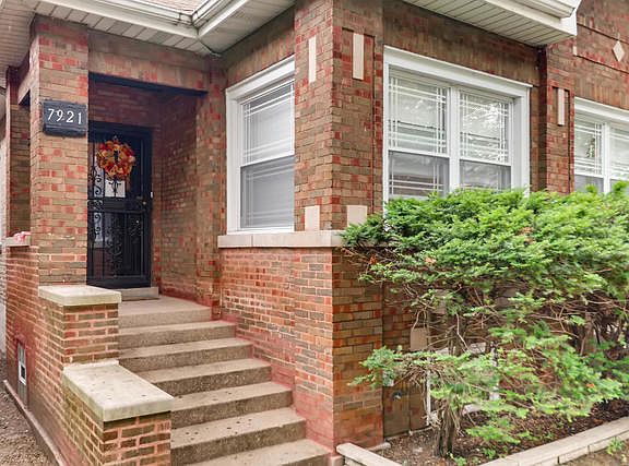 3rd image of 7921 S Crandon Ave