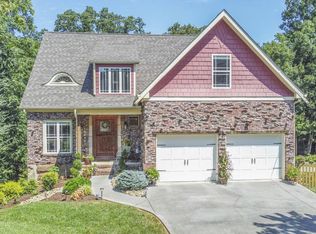 2927 NE Walkup Dr, Knoxville, TN 37918