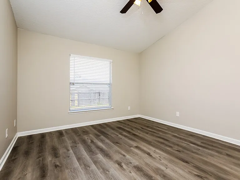 371 Snowshoe Ct — Photo 8