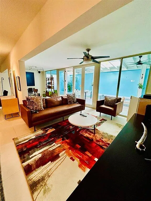 3 bed, 3.0 bath, 2827 sqft, $4,800 — Photo 4