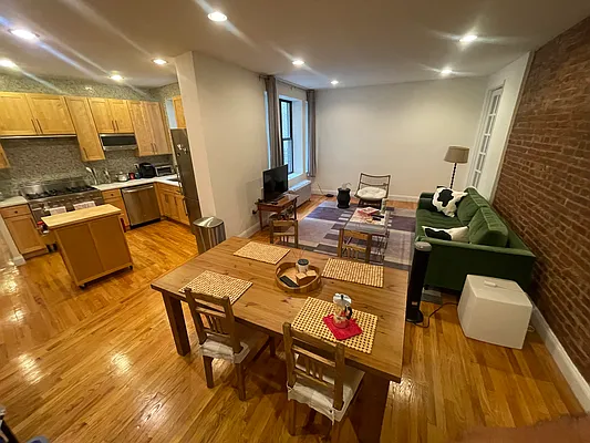 Rented by PMG Real Estate  | media 15