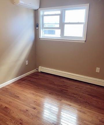 3rd image of 392 Travis Ave #1STFL