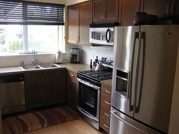 2nd image of 2367 NE Park Dr