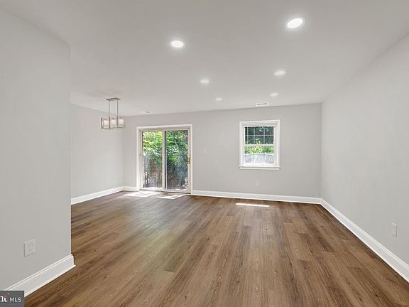 5th image of 5702 Yellowrose Ct