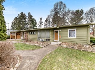 904 S Kalamazoo Ave, Marshall, MI