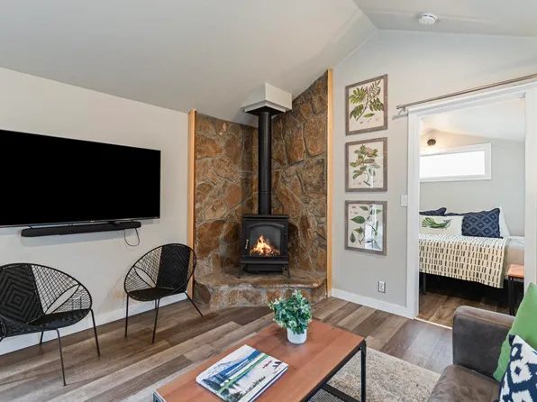 1561 Fresno Ave #1&2, Bend, OR 97703