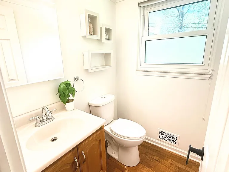 1369 Flamingo — Photo 2