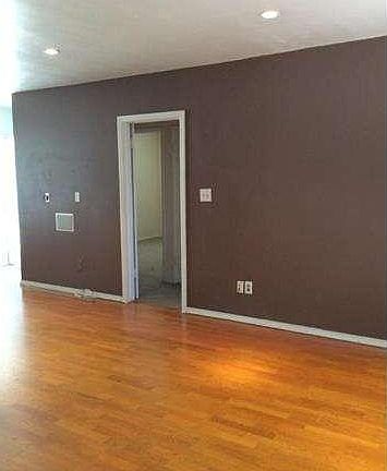 4th image of 17610 Runnymede St