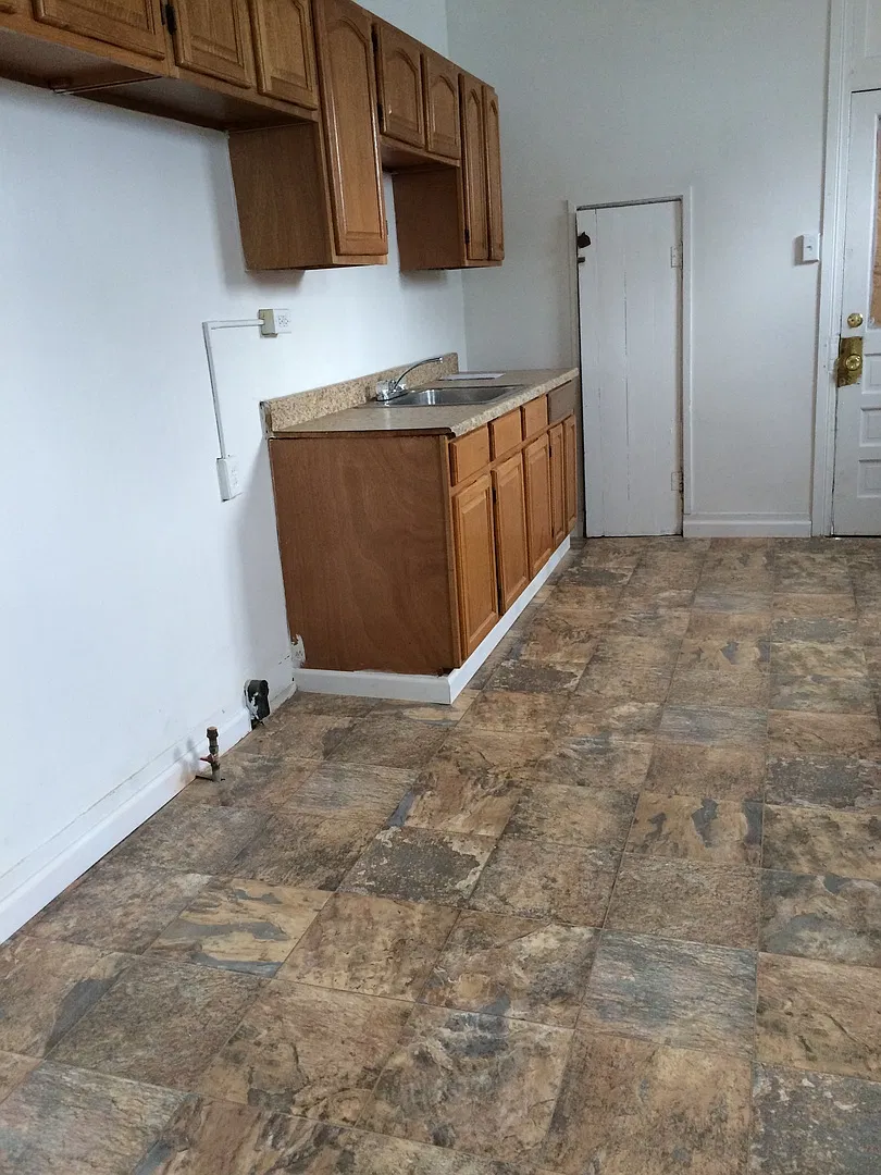 Hardwood floors throughout! Near Bantz Park! — Photo 3
