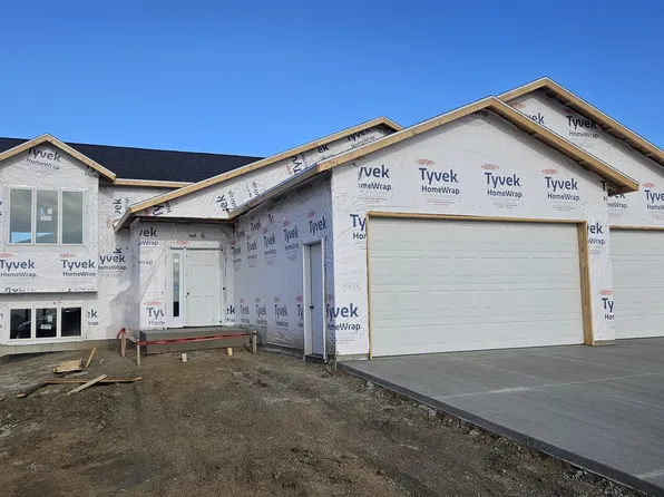 3818 Platinum St, Bismarck, ND 58503