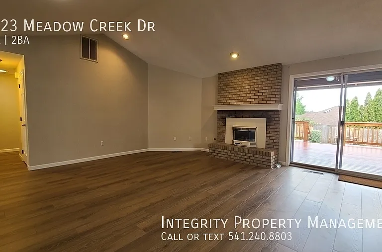 2423 Meadow Creek Dr — Photo 8