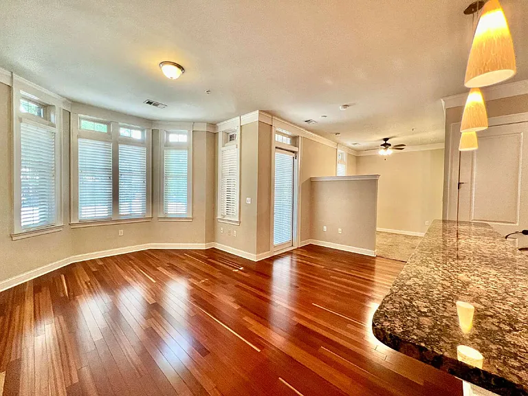 2810 Selwyn Ave #111 — Photo 17