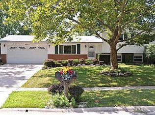 2473 Parlin Dr, Grove City, OH 43123