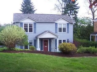 461 Carnegie Dr, Pittsburgh, PA 15243