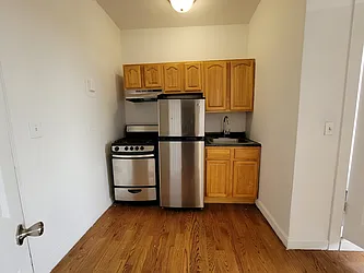 Rented by R New York