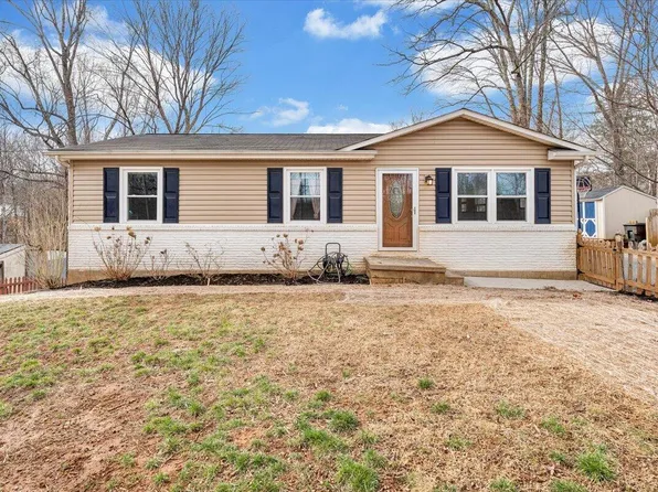 3933 Pitzer Rd, Roanoke, VA 24014