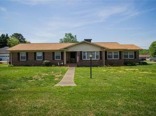 2710 24th Ave NE, Hickory, NC 28601