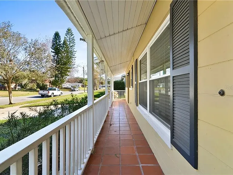 618 Burke St — Photo 3