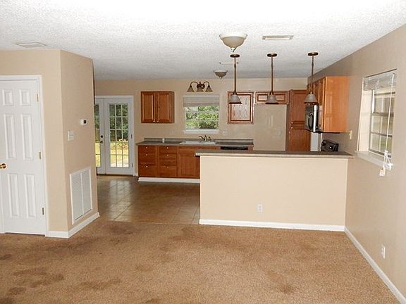 3rd image of 108 Crossbrook Dr