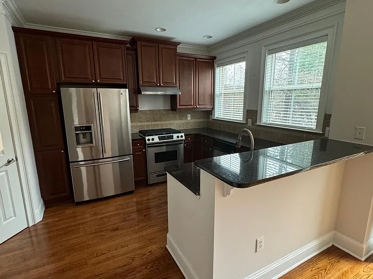 5480 Glenridge Vw — Photo 13
