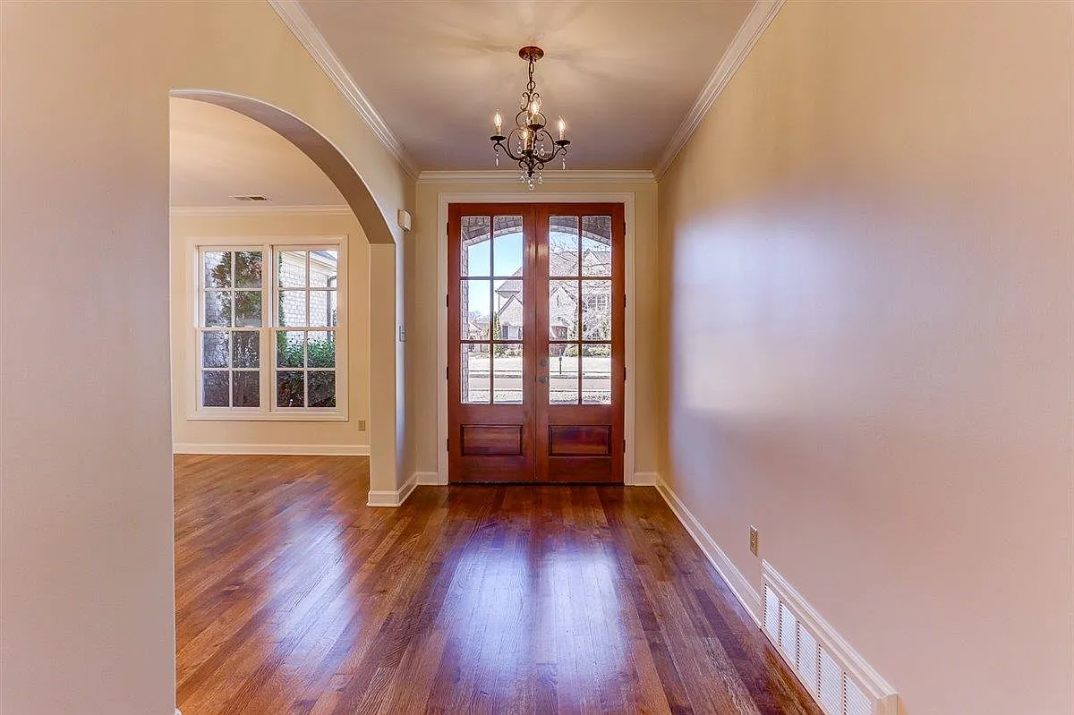 5 bed, 4.5 bath, 4268 sqft, $4,000 — Photo 3
