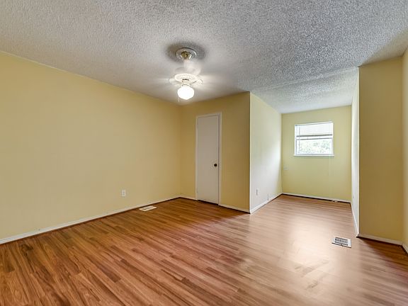 4th image of 6301 Walraven Cir #6301