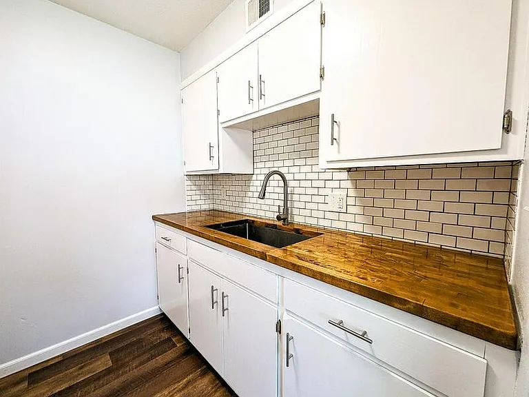 306 Central Dr #2 — Photo 6