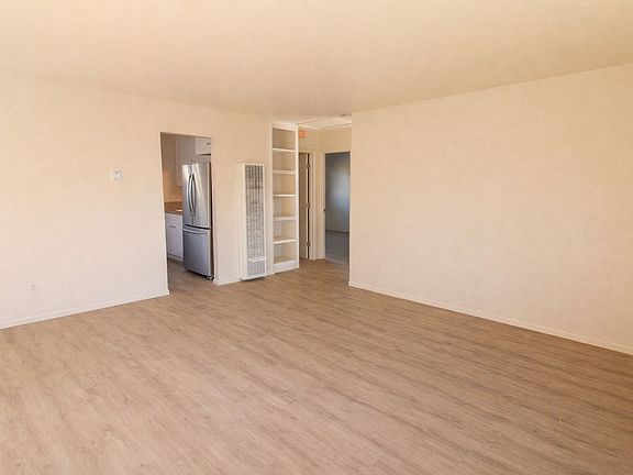 5th image of 404 E Newlove Dr Unit O