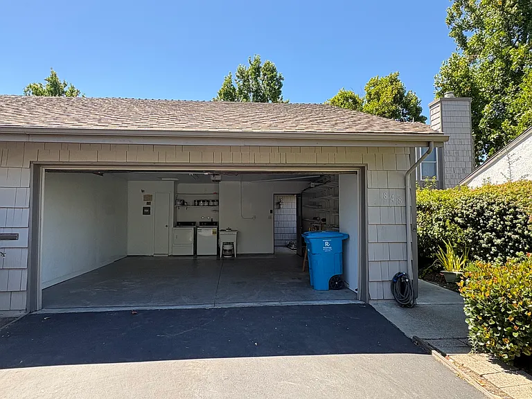 848 Erickson Ln — Photo 3