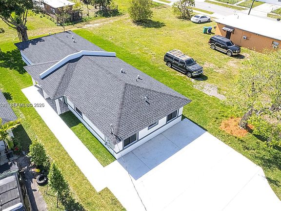 4th image of 673 NW 14th St