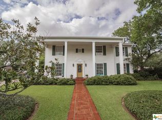 1008 E Trinity St, Victoria, TX 77901