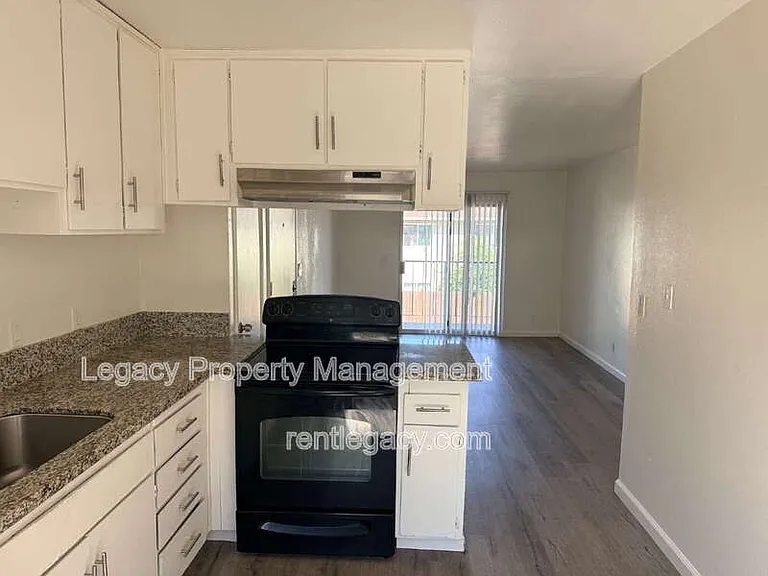 2318 Church Ave #8 — Photo 6
