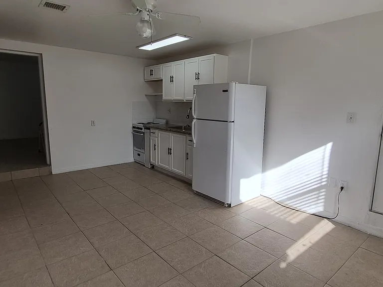 17152 NE 3rd Ct — Photo 10