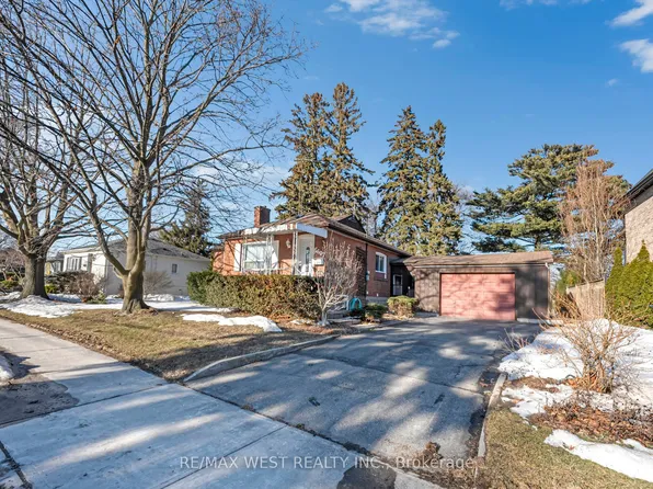 1607 Kenmuir Ave, Mississauga, ON L5G 4B6