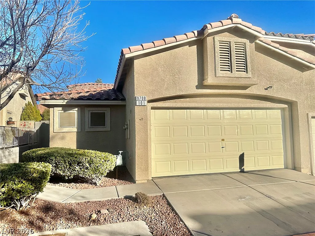 2 bed, 2.0 bath, 1225 sqft, $1,995 — Photo 2