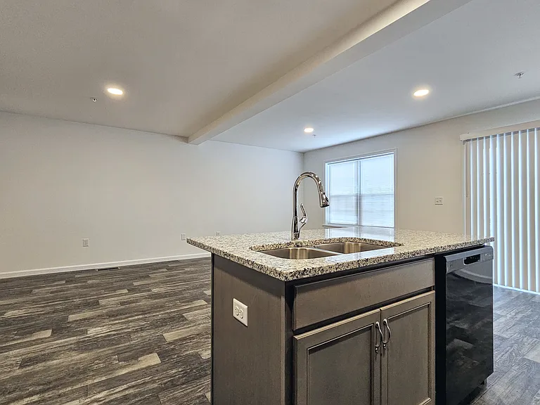 4 Sand St — Photo 13