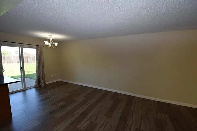3 bed, 1415 sqft, $2,600 — Photo 2