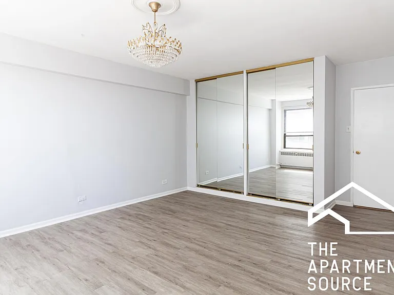 720 W Gordon Ter #1505 — Photo 13
