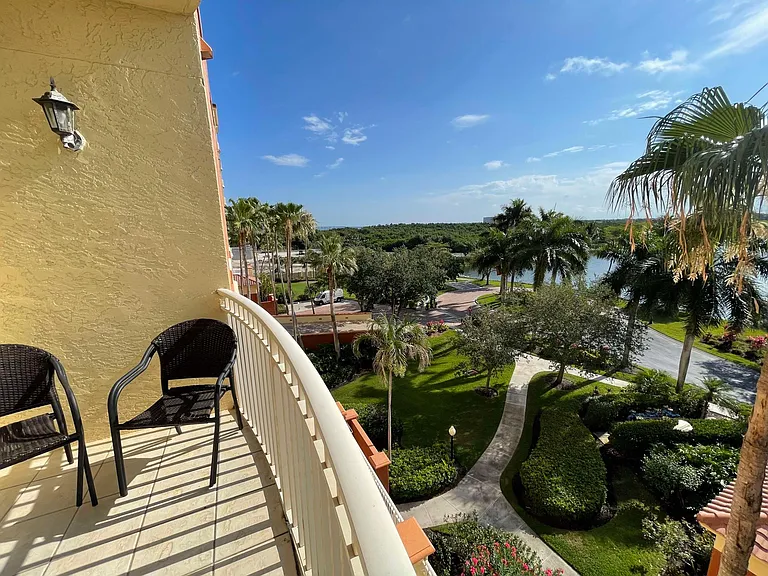 14200 Royal Harbour Ct — Photo 45