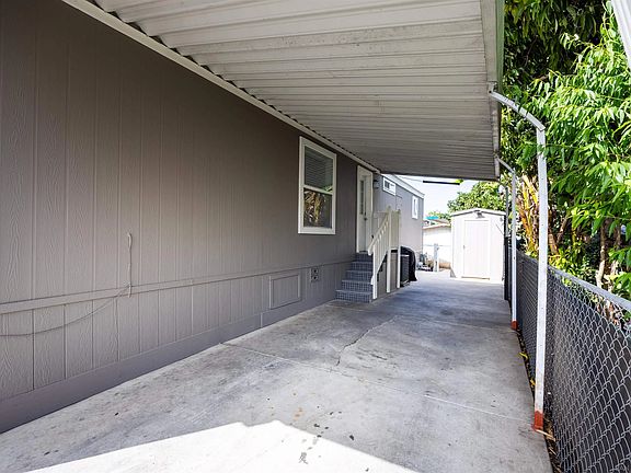 4th image of 402 63rd St Space 250