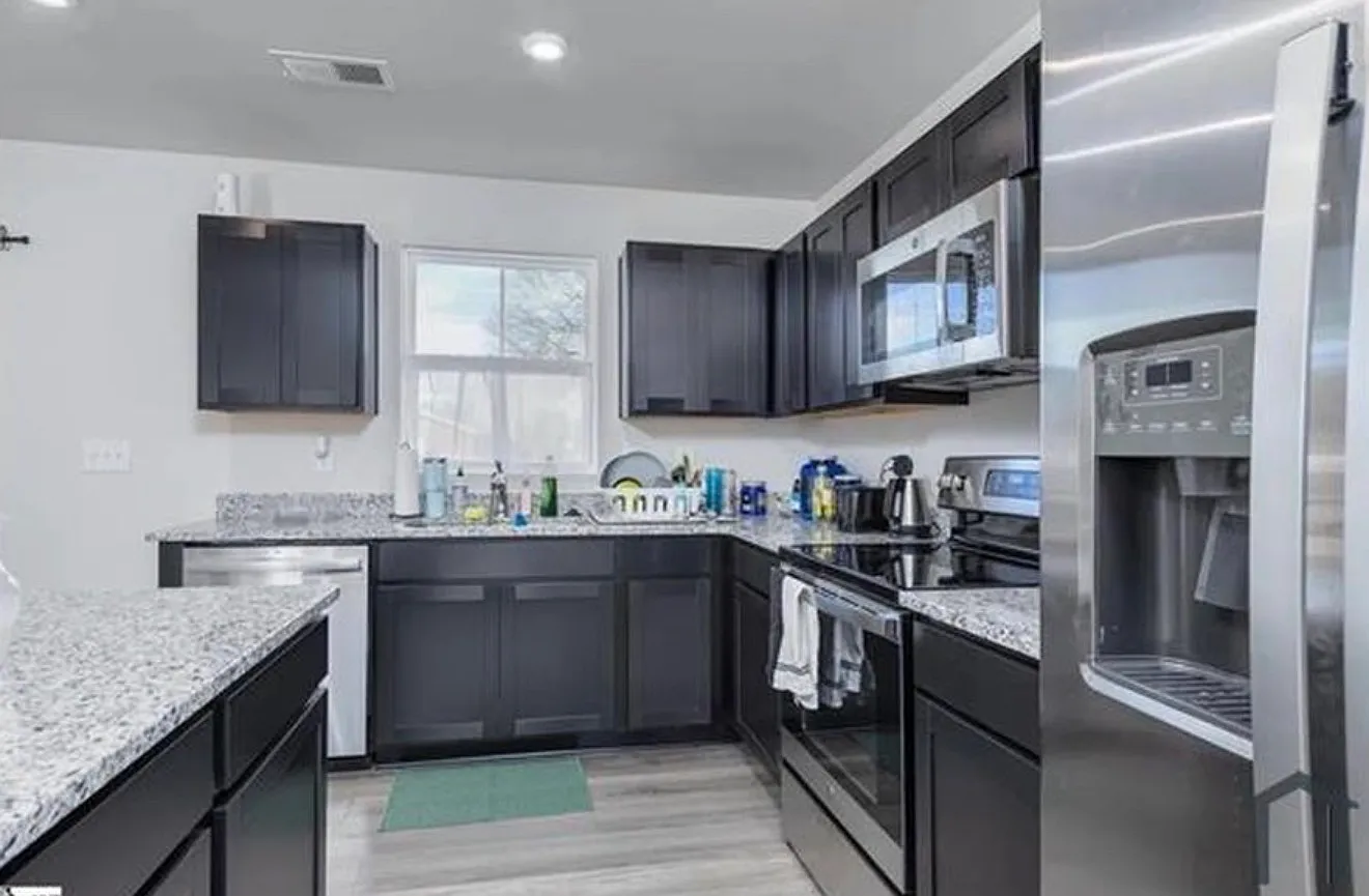 4 bed, 2.5 bath, 1644 sqft, $2,175 — Photo 3