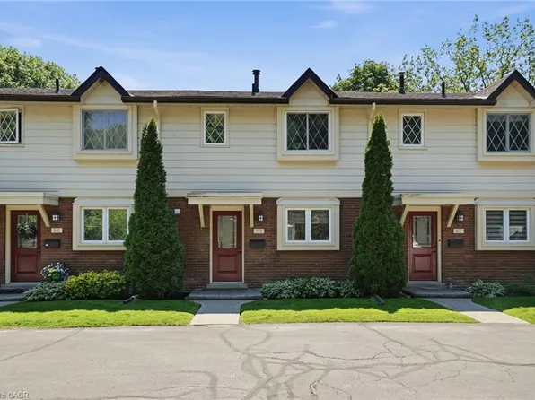 16 Bond St S #D-4, Hamilton, ON L9H 3H1