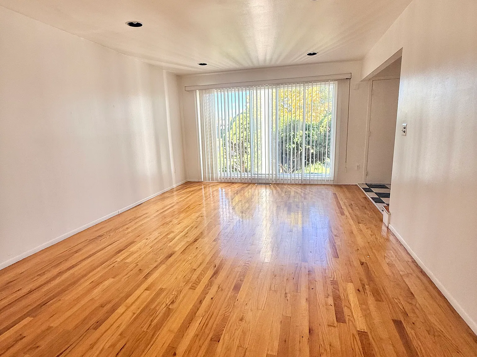 4 bed, 3200 sqft, $2,600 — Photo 2
