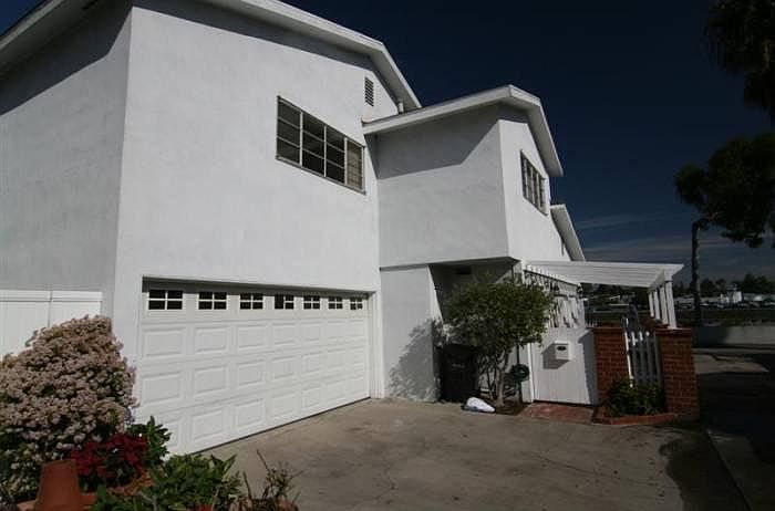 GARAGE VIEW