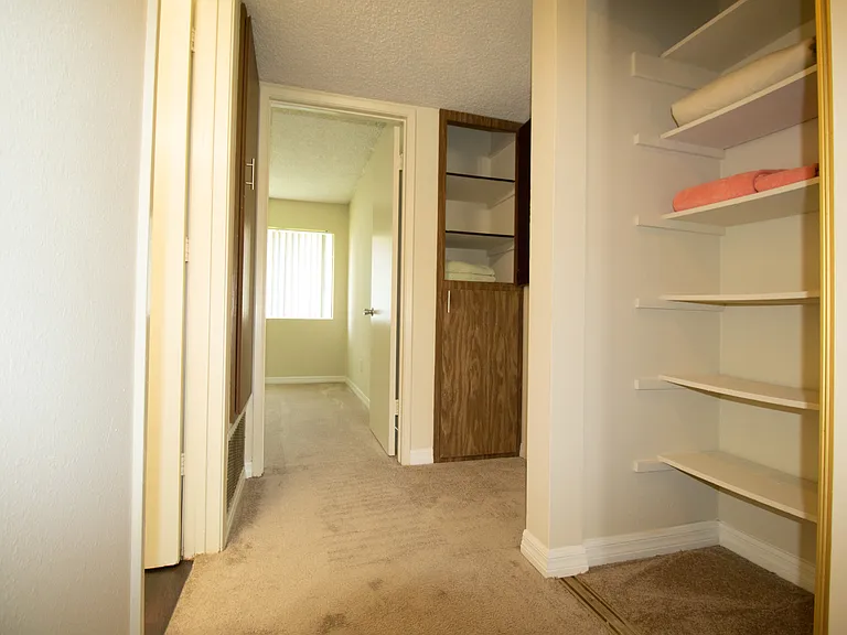 Gold Coast Apartments — Photo 52
