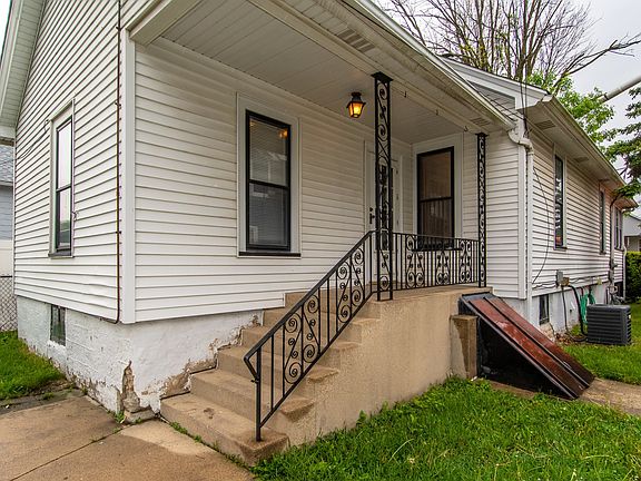 3rd image of 111 Central Ave